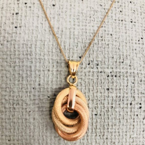 18KT Italian Gold Pendant with Chain NEW
